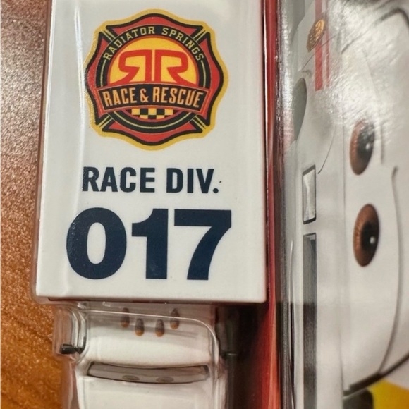 DISNEY PIXAR CARS MORGAN MARTINS Ambulance Radiator Springs RACE & RESCUE HTF - Picture 3 of 3